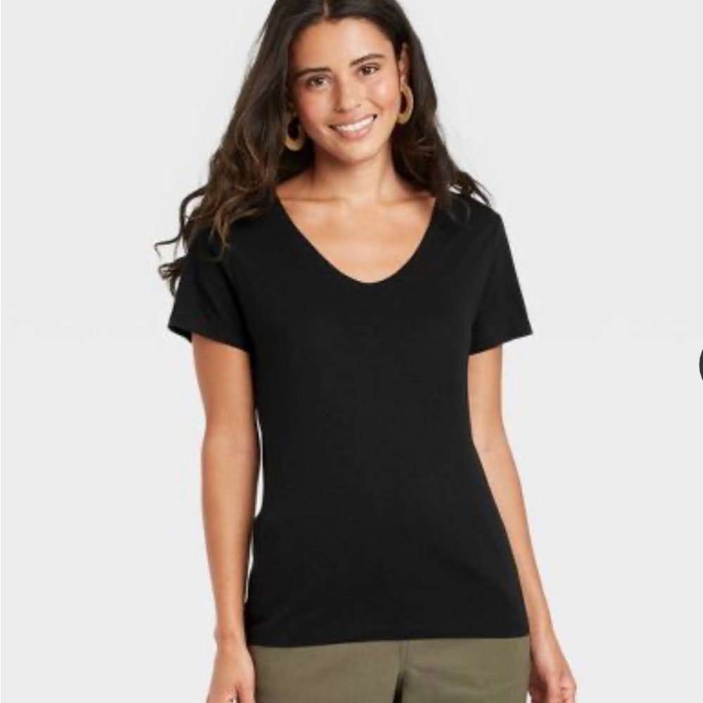 NWOT Women's Short Sleeve Scoop Neck T-Shirt